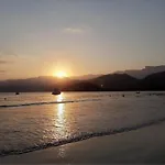 F9 Apto 1O Andar Perto 3 Praias E Comercio A Pe